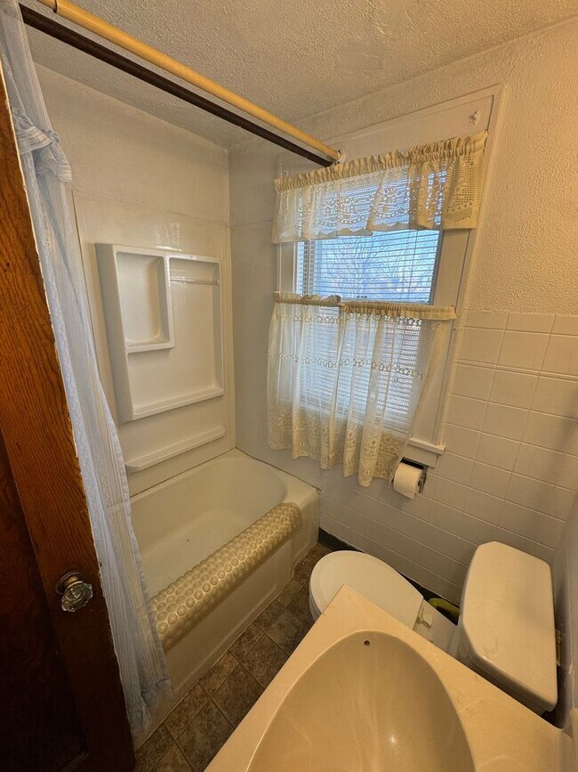 Building Photo - 118 N 13th Street