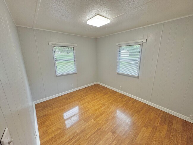 Building Photo - Statesville - HWY 90 - 3 Bedroom/ 1.5 Bath