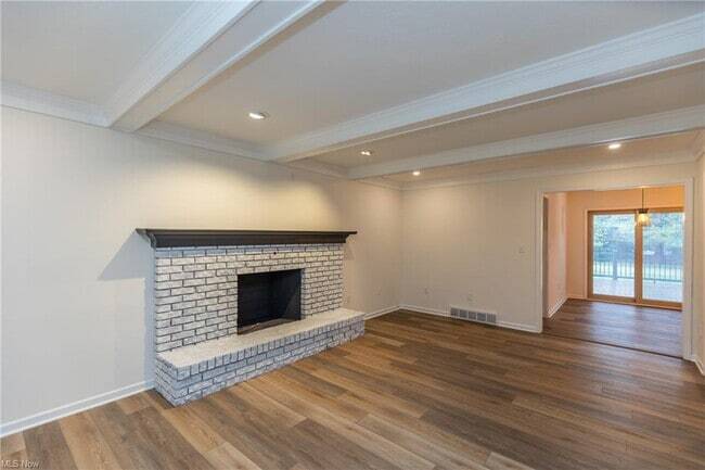 Building Photo - 17016 Greenwood Dr