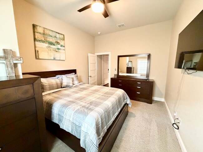 Building Photo - Beautiful 4 Bedroom Rental with Garage & Outdoor Living Space