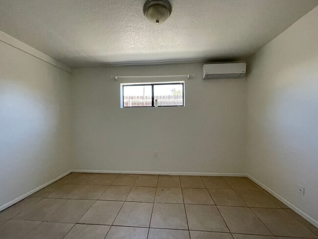 Building Photo - 1704 2nd St