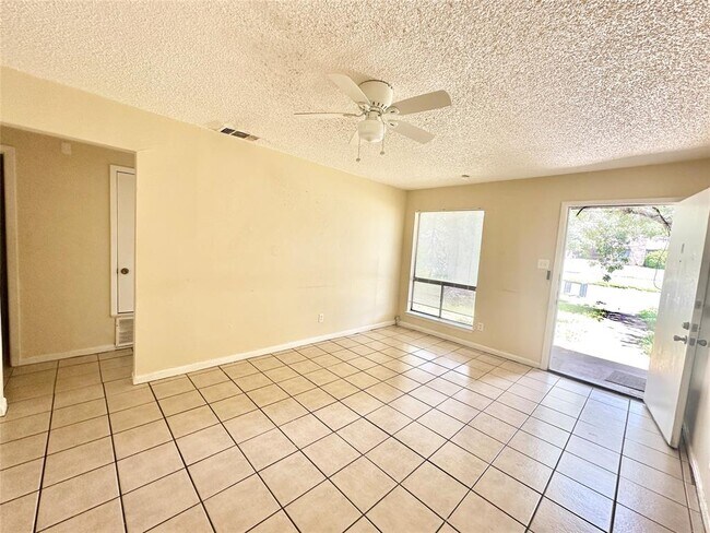 Building Photo - 207 W William Cannon Dr