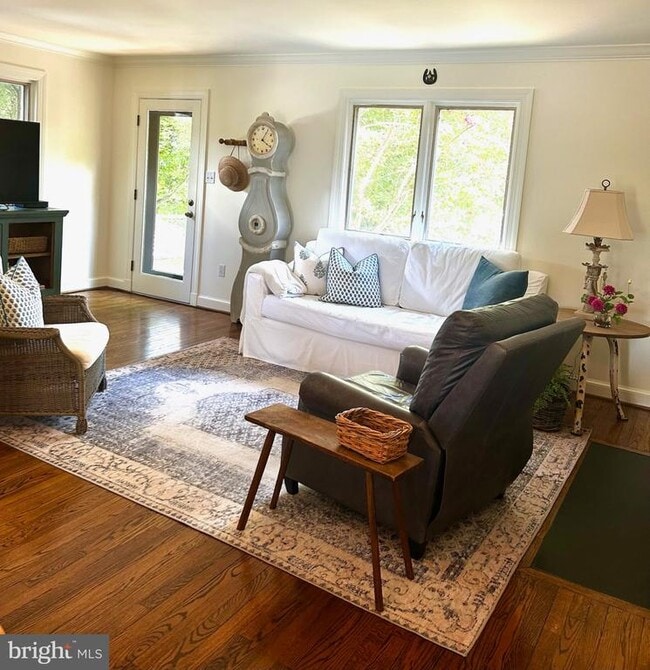 Building Photo - 218 E Marshall St