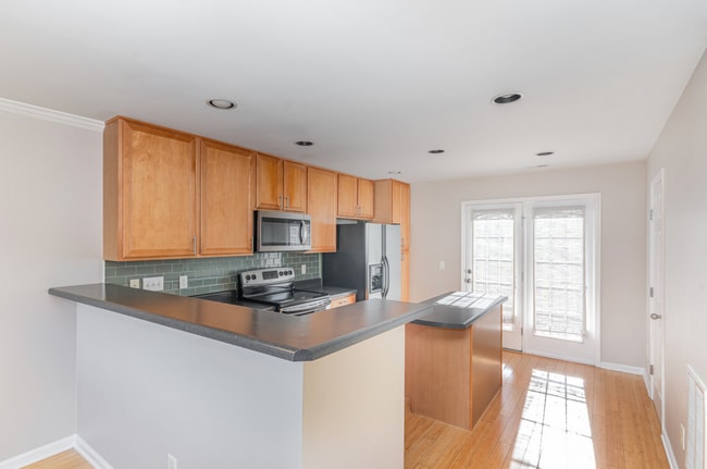 Building Photo - **Available in March!** 3 Level Townhome with Garage in Brier Creek