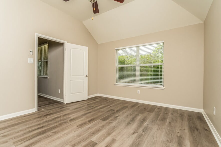 Building Photo - 1613 Mesquite Ln