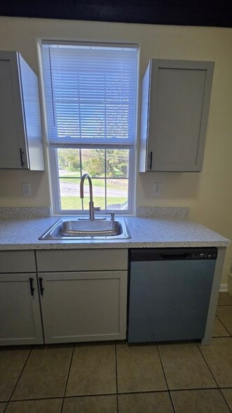 Building Photo - 225 Pemberton Rd