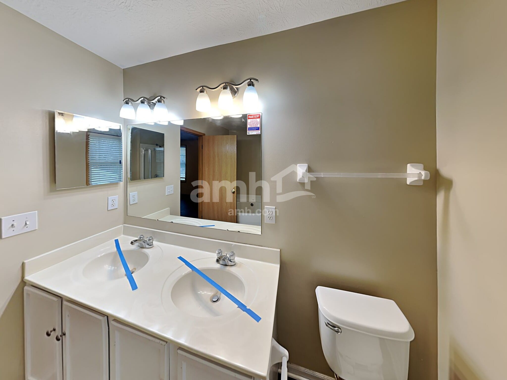 Building Photo - 1501 Scenic Valley Pl