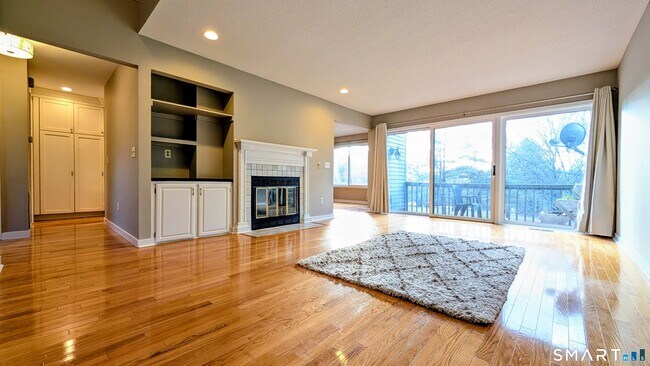 Building Photo - 10 Ledgewood Dr