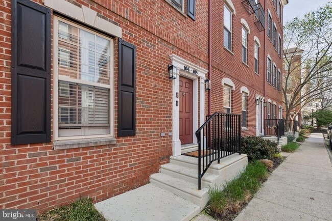 Building Photo - 105 Captains Way