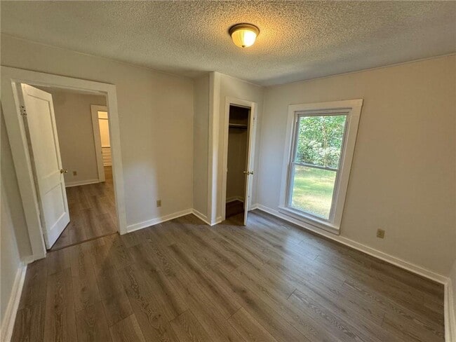 Building Photo - 904 Pansy Ct