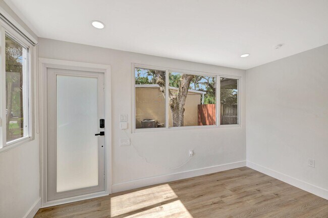 Building Photo - 1721 SW 13th St