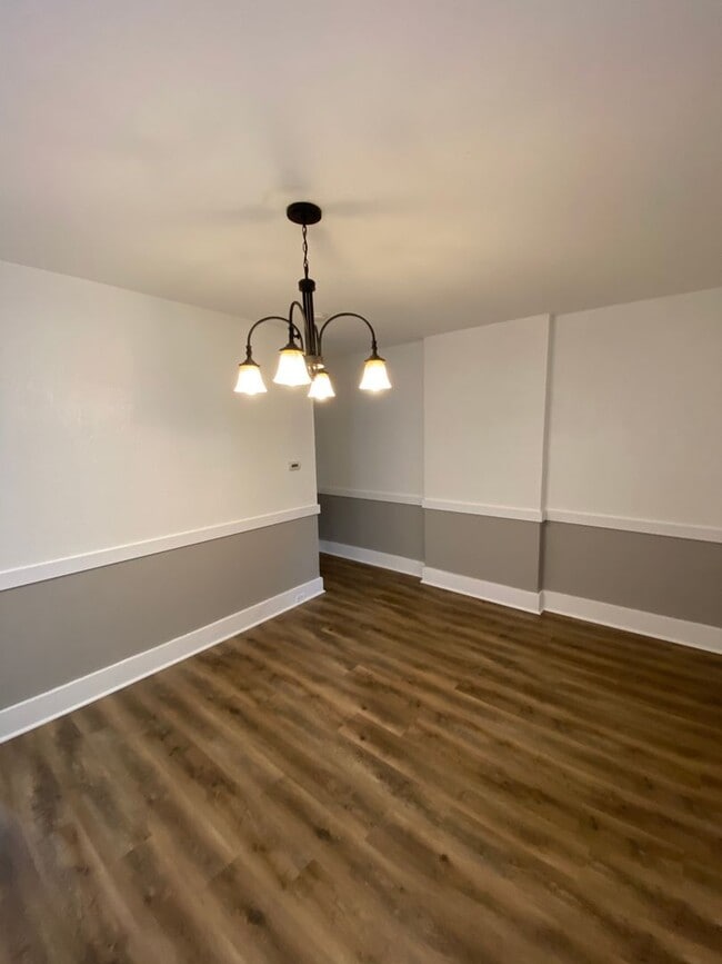 Building Photo - Beautiful Three Bedroom Townhouse in Northwest Lancaster City!