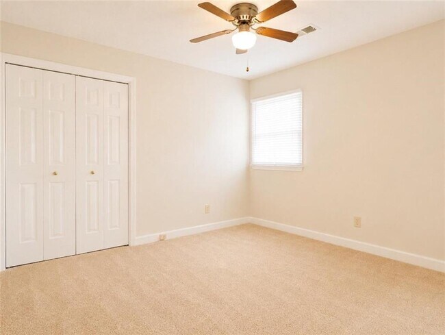 Building Photo - 1630 Green Oak Cir NW