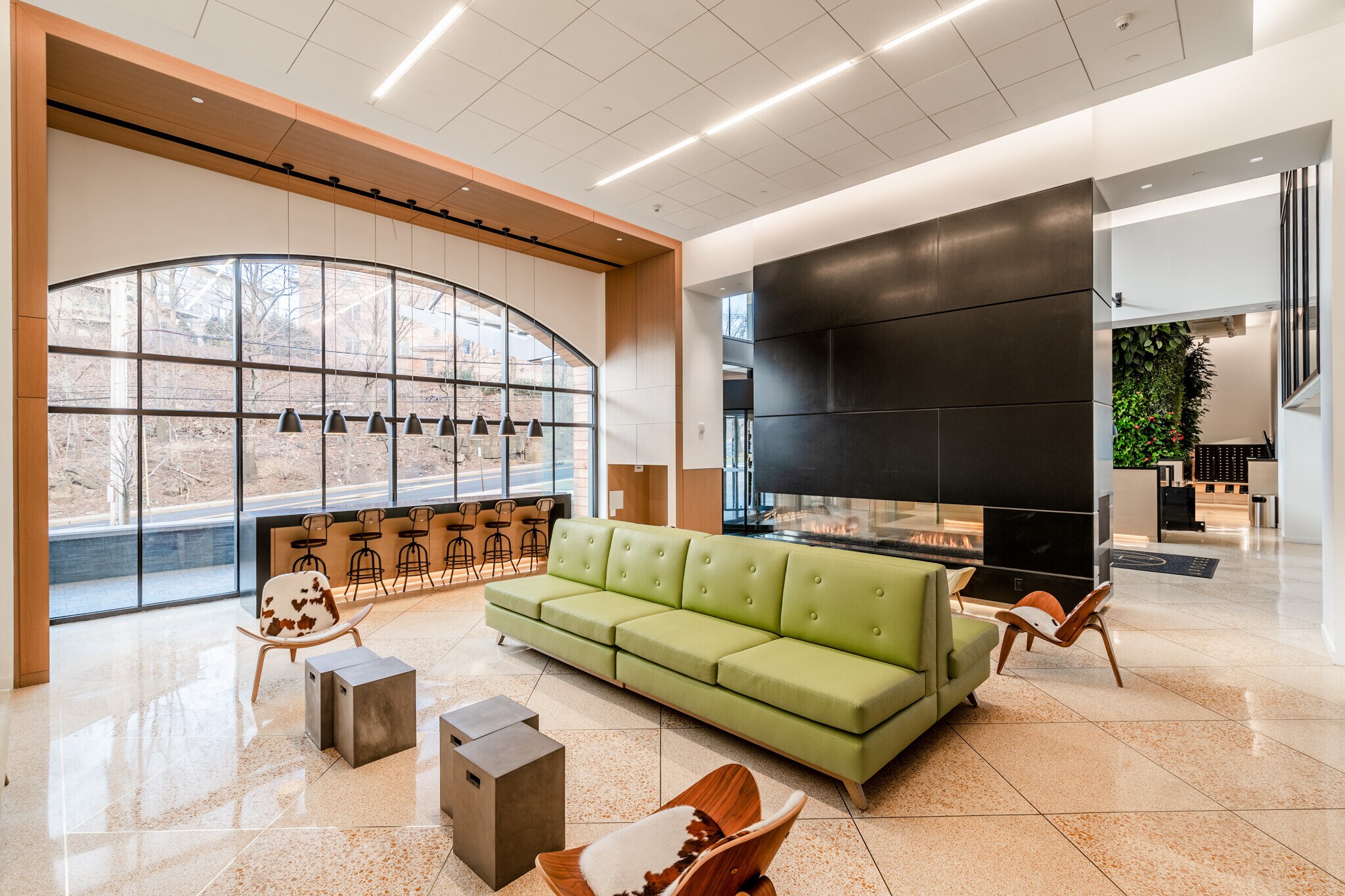 lobby lounge - 250 Gorge Rd