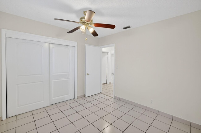 Building Photo - 2500 SW 18th Terrace