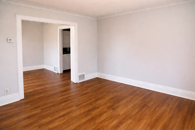 Building Photo - Cute Two Bedroom Home