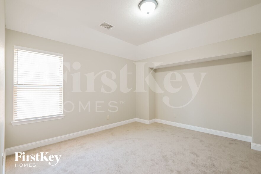 Building Photo - 1045 Dunhill Lane