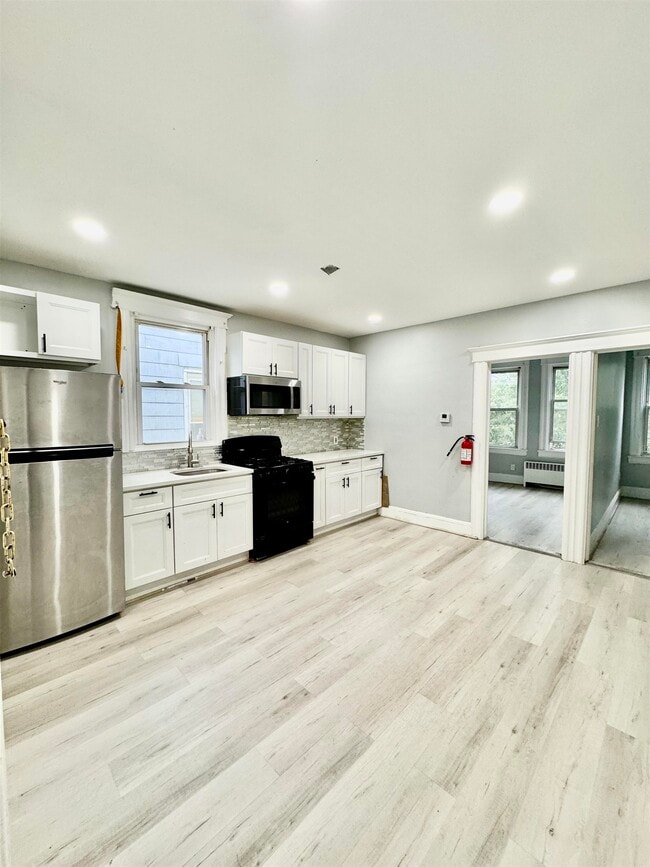 Primary Photo - 593 Avenue A