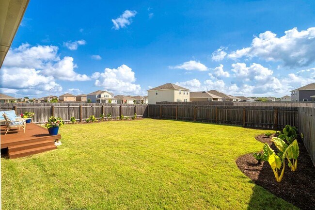 Building Photo - 121 Rubrum Rd