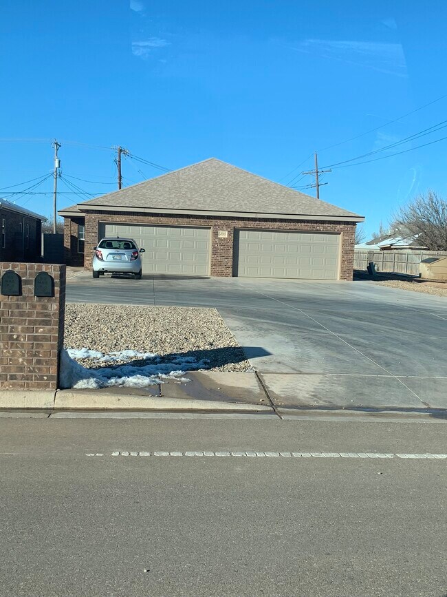 Building Photo - 2644 E 14th St