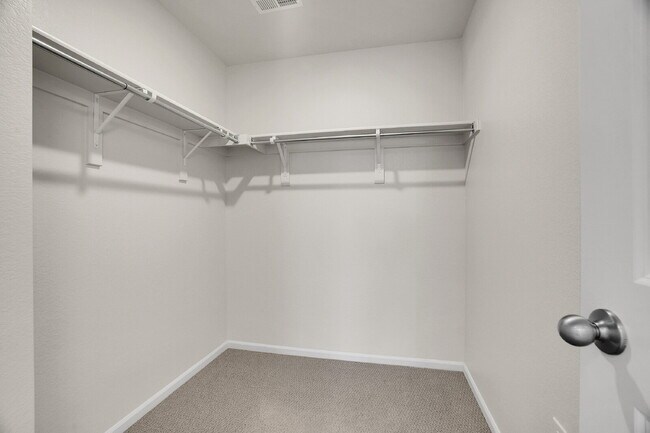 Building Photo - $3,330.95 with $300 off the first month's Rent - 4 Bedrooms, 3.5 Bathrooms, Townhouse in Broomfie...