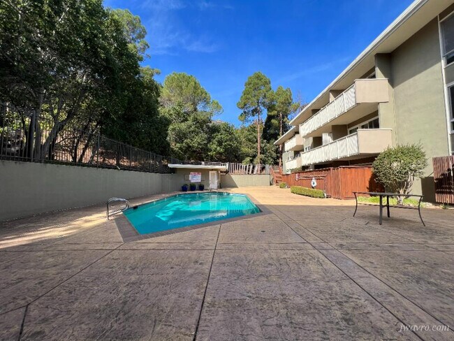 Building Photo - 1101 Continentals Way