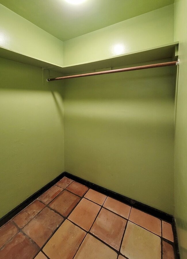 Building Photo - Ground Floor Unit at The Pleasanton! - 2BR...