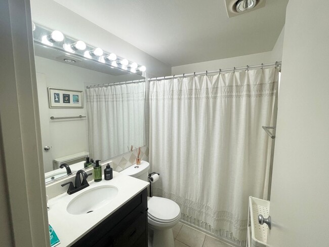 Building Photo - 2432 Dexter Ave N