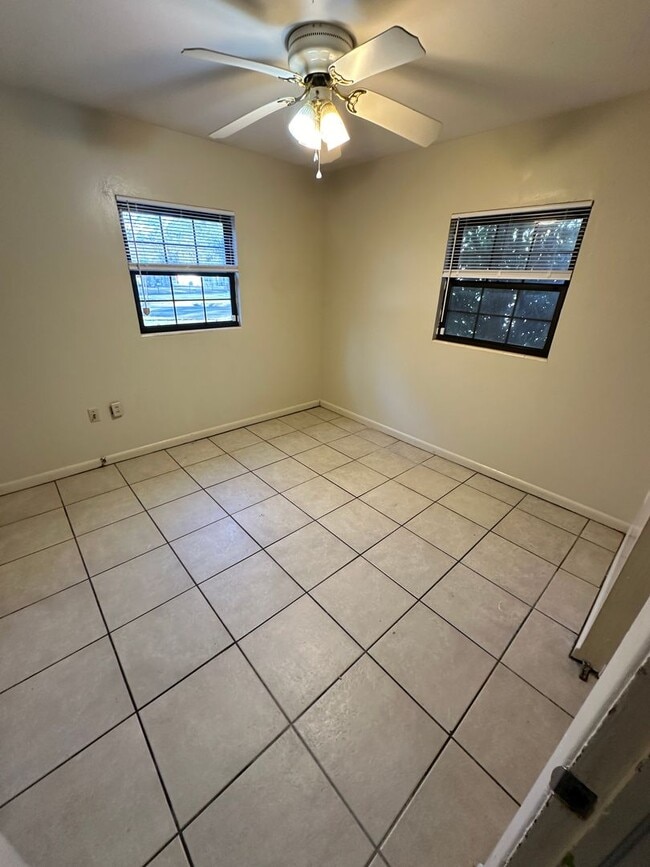 Building Photo - 4/2 house on Karen Lane - Available Now!