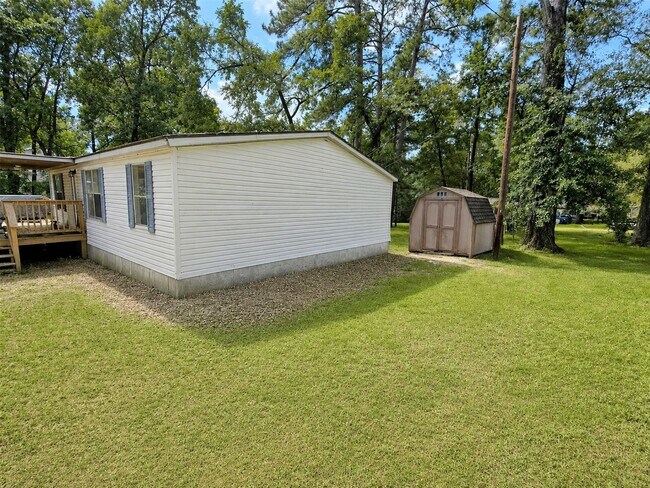 Building Photo - 120 Acorn