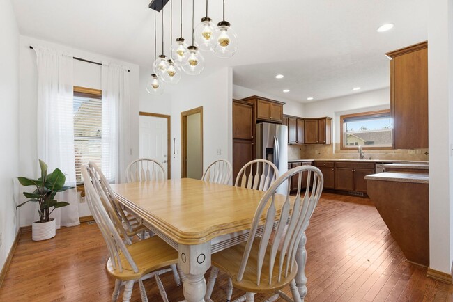 Building Photo - 3 Bedroom | 2 Bathroom | 2 Car Garage| Ozark MO | Fireplace | Separate Green House/Office | Fence...