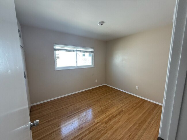 Building Photo - 4 Bed 2 Bath Home with Large Yard in Pacific Beach!