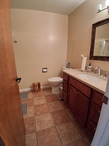 Building Photo - 1127 Rosa Del Rio Way