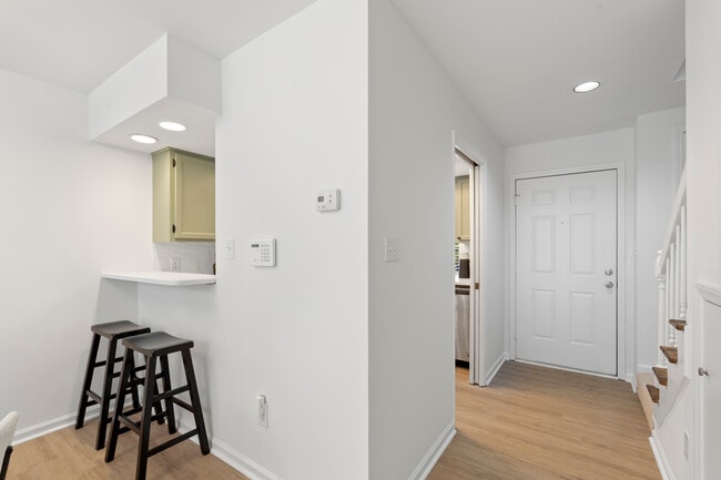 Building Photo - 9231 Kings Canyon Dr