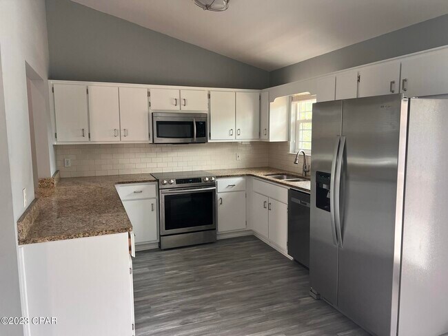 Building Photo - 319 N Cove Blvd