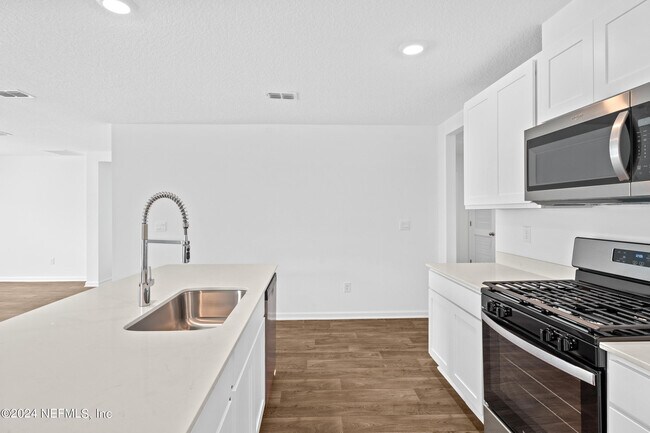 Building Photo - 197 Ardila Cir