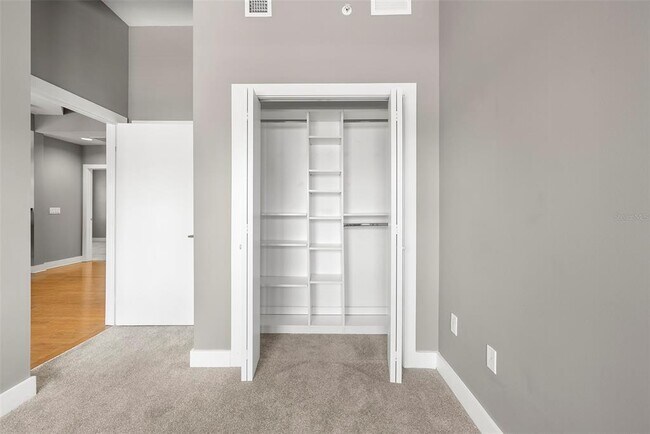 Building Photo - 1010 Central Ave N