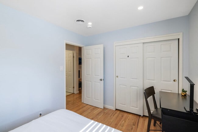 Building Photo - 945 Kingfisher Dr