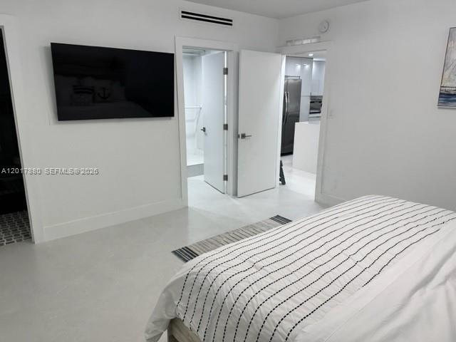 Building Photo - 5401 Collins Ave