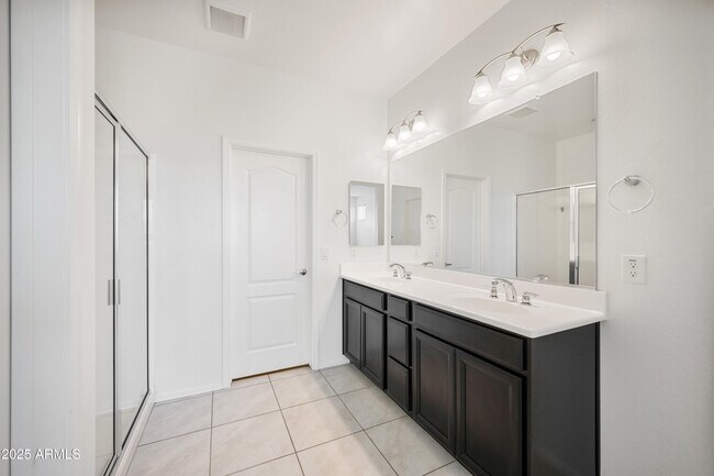 Building Photo - 2814 W Apollo Rd