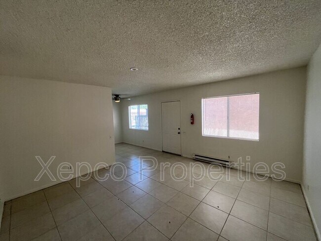 Building Photo - 556 E Chuckwalla Rd