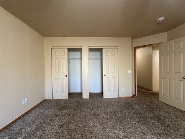 Building Photo - Ranch Style Home in NE Bend!  Fenced in backyard!