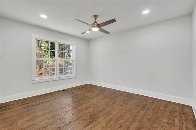 Building Photo - 1271 Lorenzo Dr SW