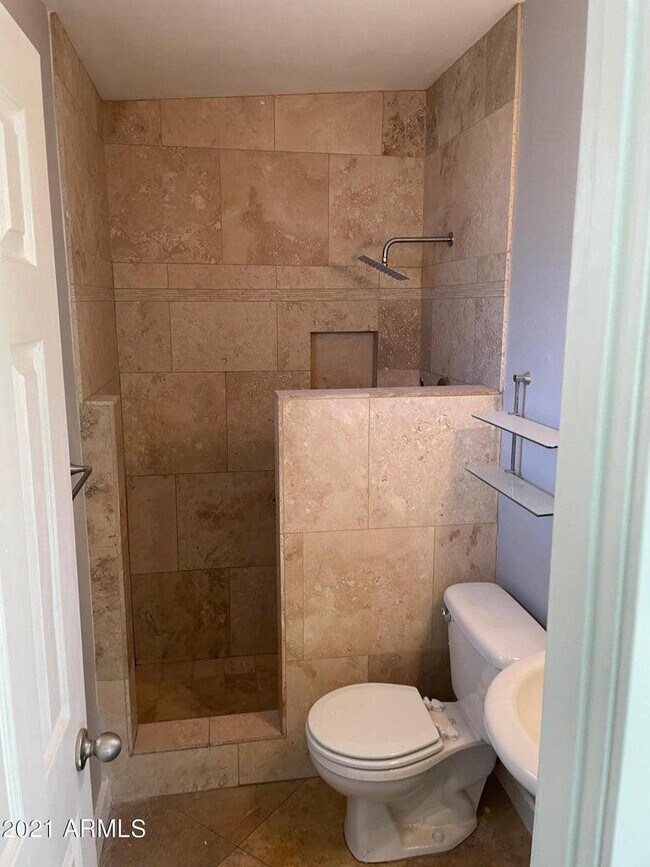 Building Photo - 1609 E Gaylon Dr