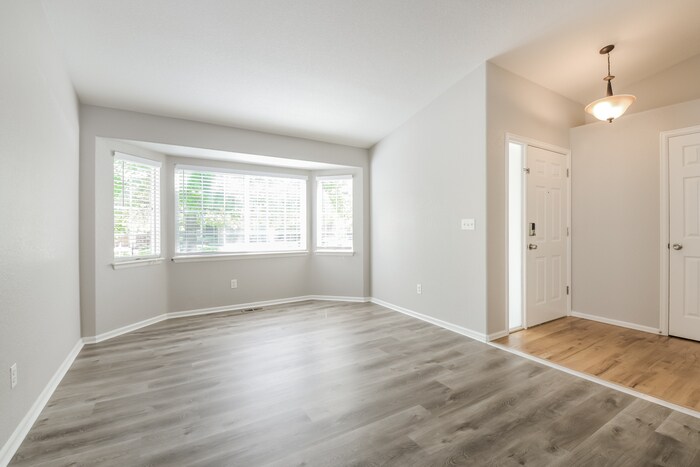 Building Photo - 13939 Harrison Dr
