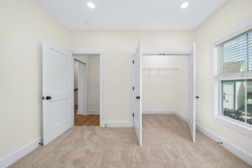 Building Photo - 1423 Spring Pointe Ln