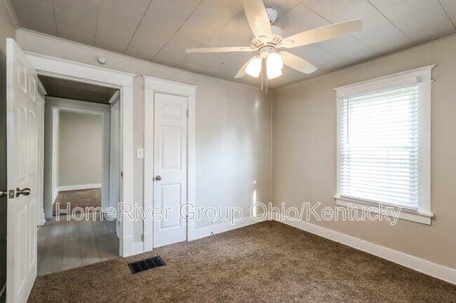Building Photo - 4328 Lonsdale Ave
