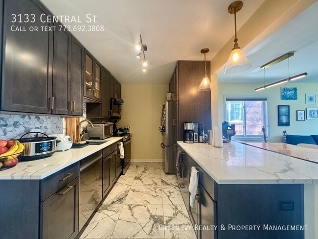 Building Photo - 3133 Central St