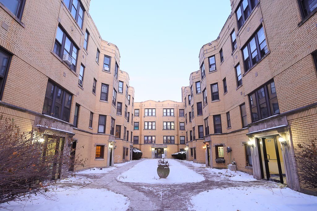 Building Photo - 3817.5 N Greenview Ave