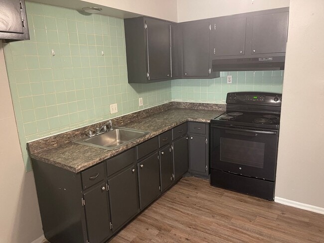 Building Photo - 3255 Delor St